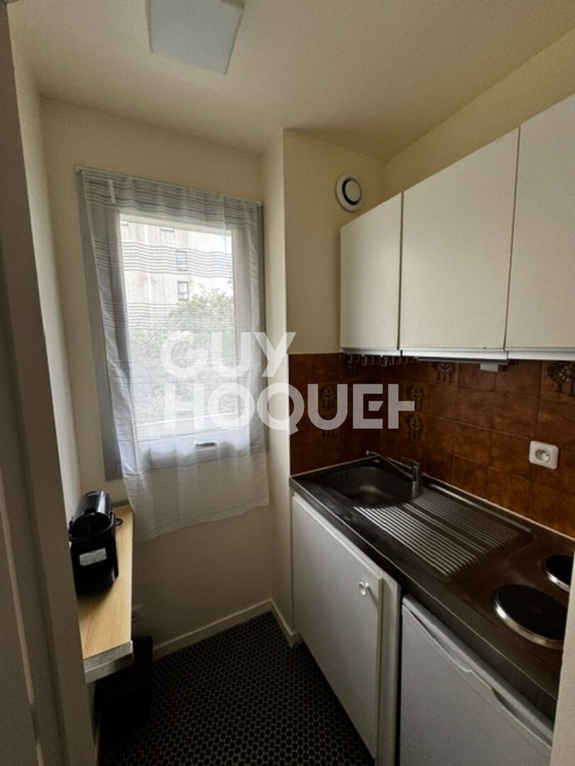 STUDIO MEUBLE AVEC BALCON  - MICHELET