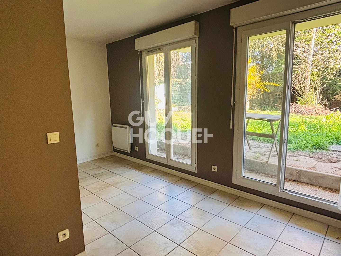 REZ-DE-JARDIN 250 m² - 15 minute RER C