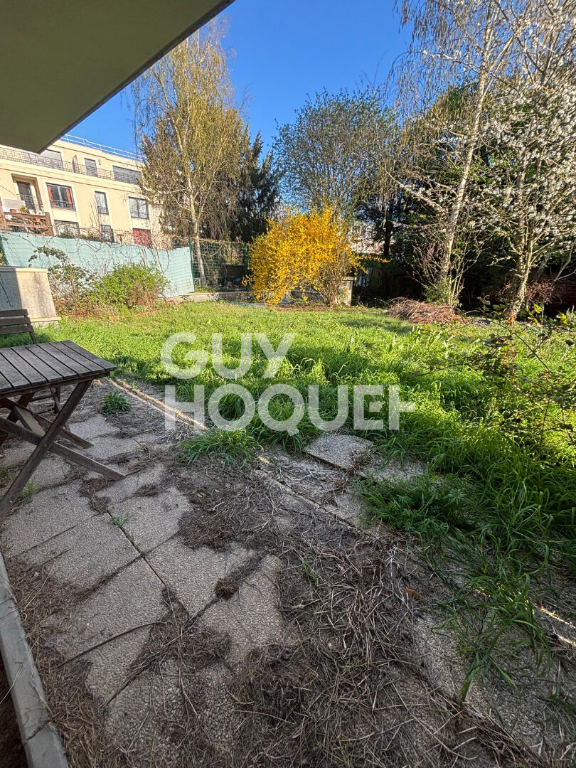 REZ-DE-JARDIN 250 m² - 15 minute RER C