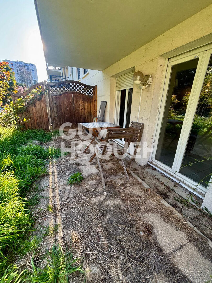 REZ-DE-JARDIN 250 m² - 15 minute RER C