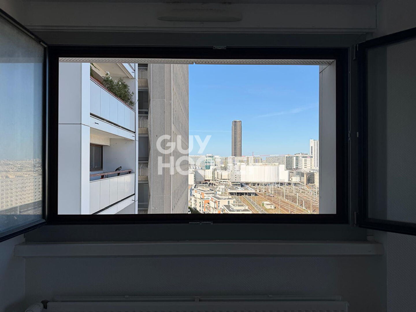 PARIS 15e - 2 PIÈCES 44,33 m² - BALCON - VUE DÉGAGÉE
