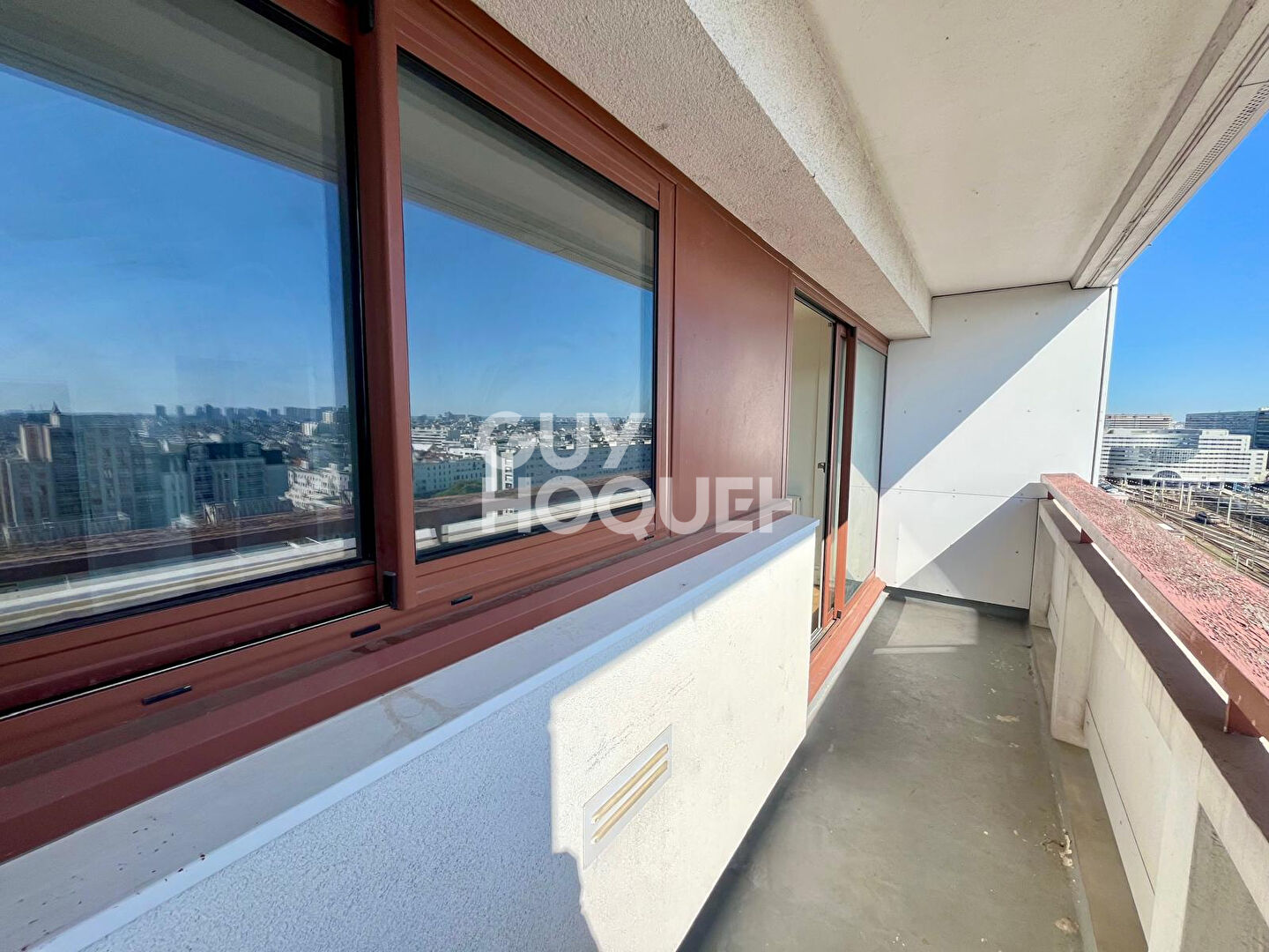 PARIS 15e - 2 PIÈCES 44,33 m² - BALCON - VUE DÉGAGÉE