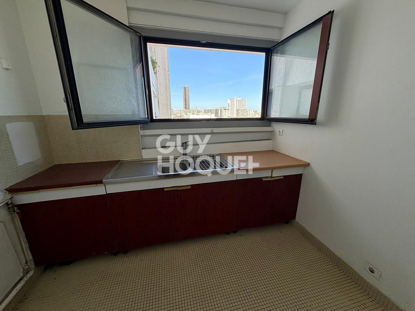 PARIS 15e - 2 PIÈCES 44,33 m² - BALCON - VUE DÉGAGÉE