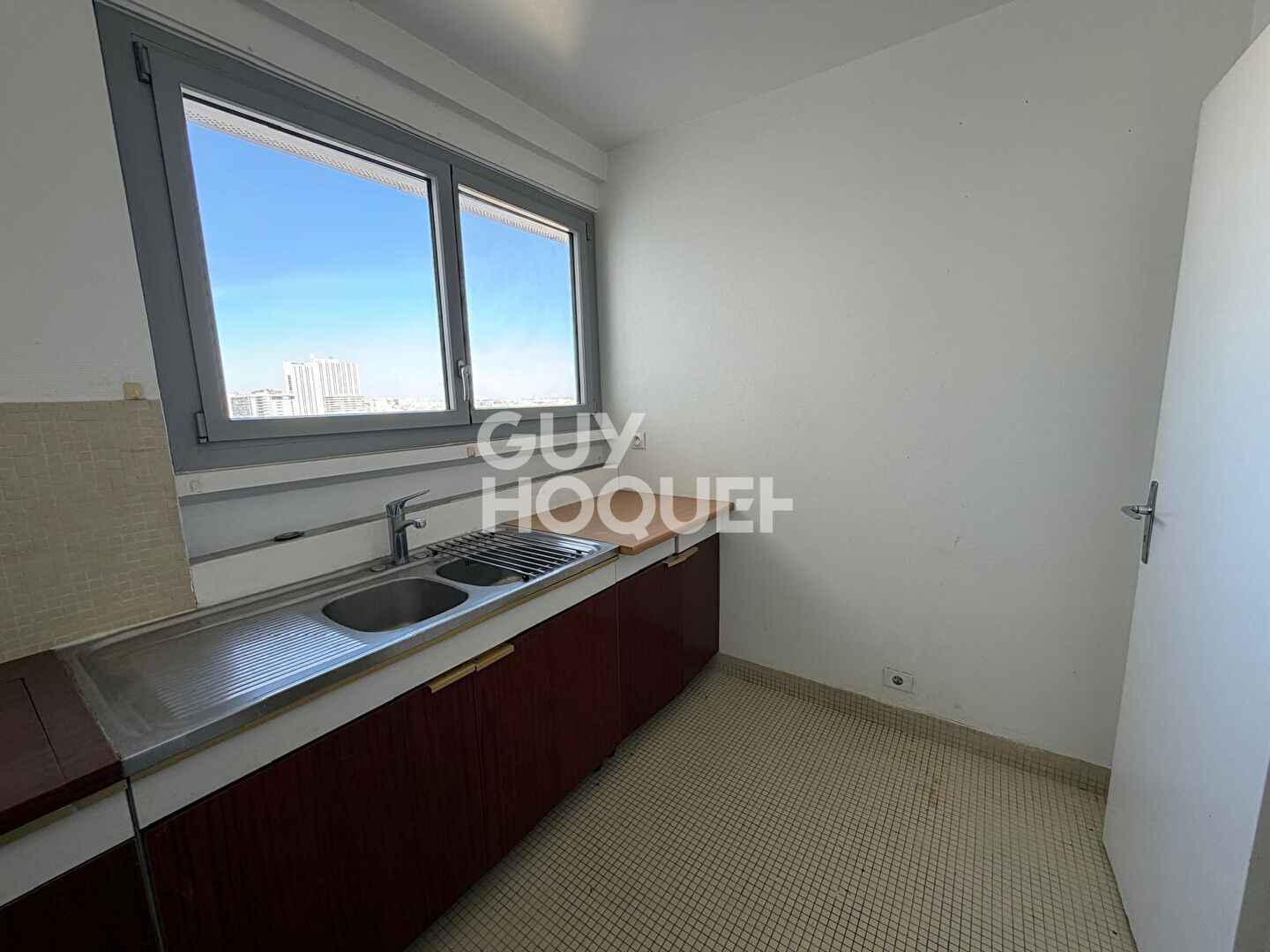 PARIS 15e - 2 PIÈCES 44,33 m² - BALCON - VUE DÉGAGÉE