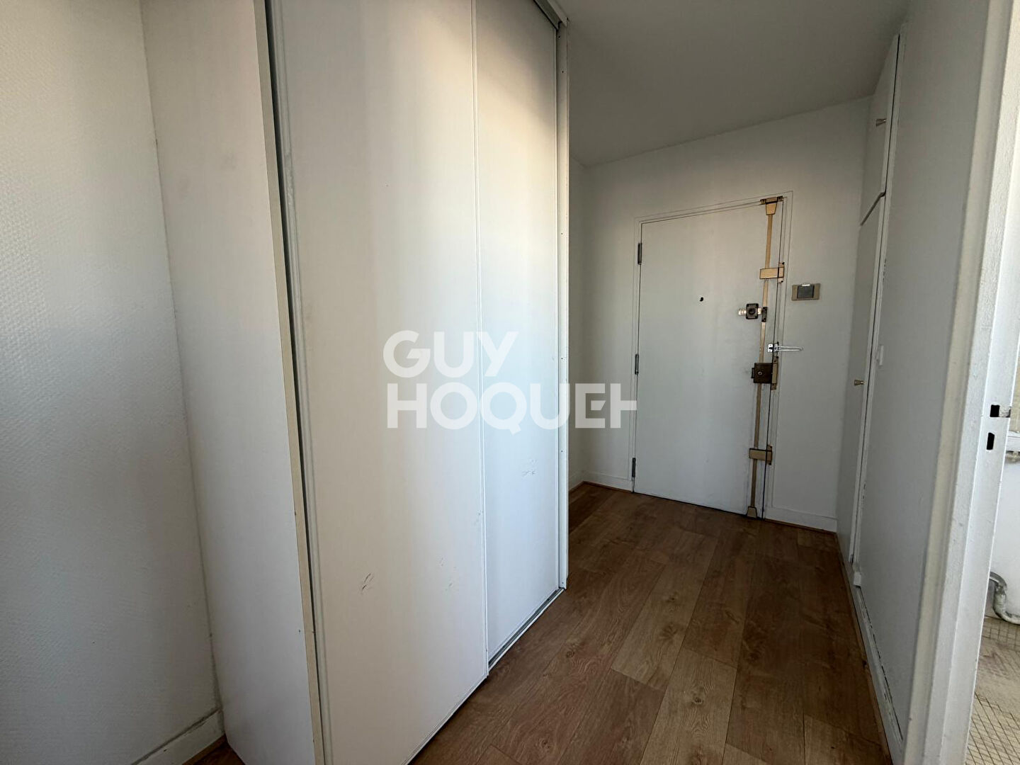 PARIS 15e - 2 PIÈCES 44,33 m² - BALCON - VUE DÉGAGÉE