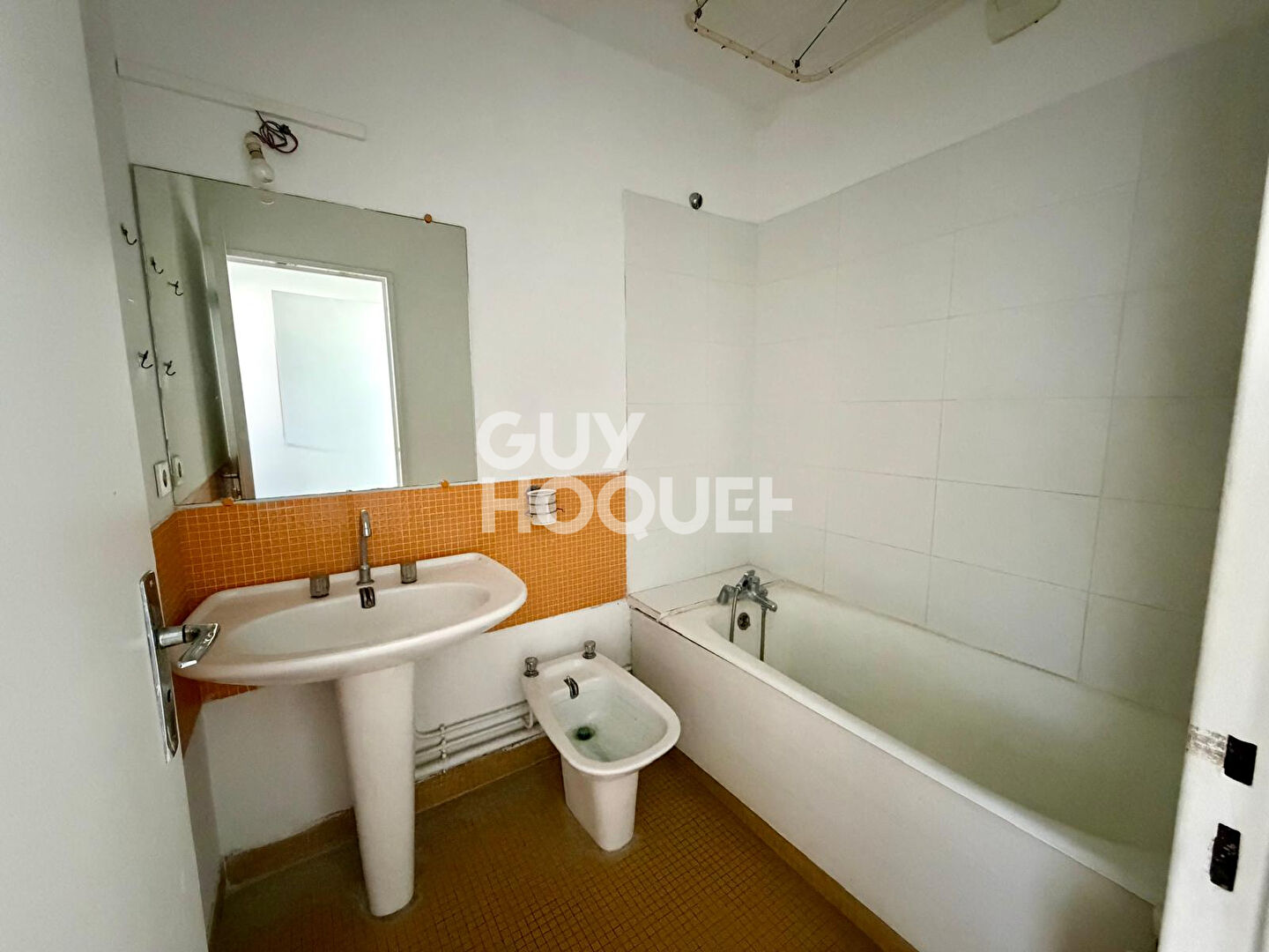 PARIS 15e - 2 PIÈCES 44,33 m² - BALCON - VUE DÉGAGÉE