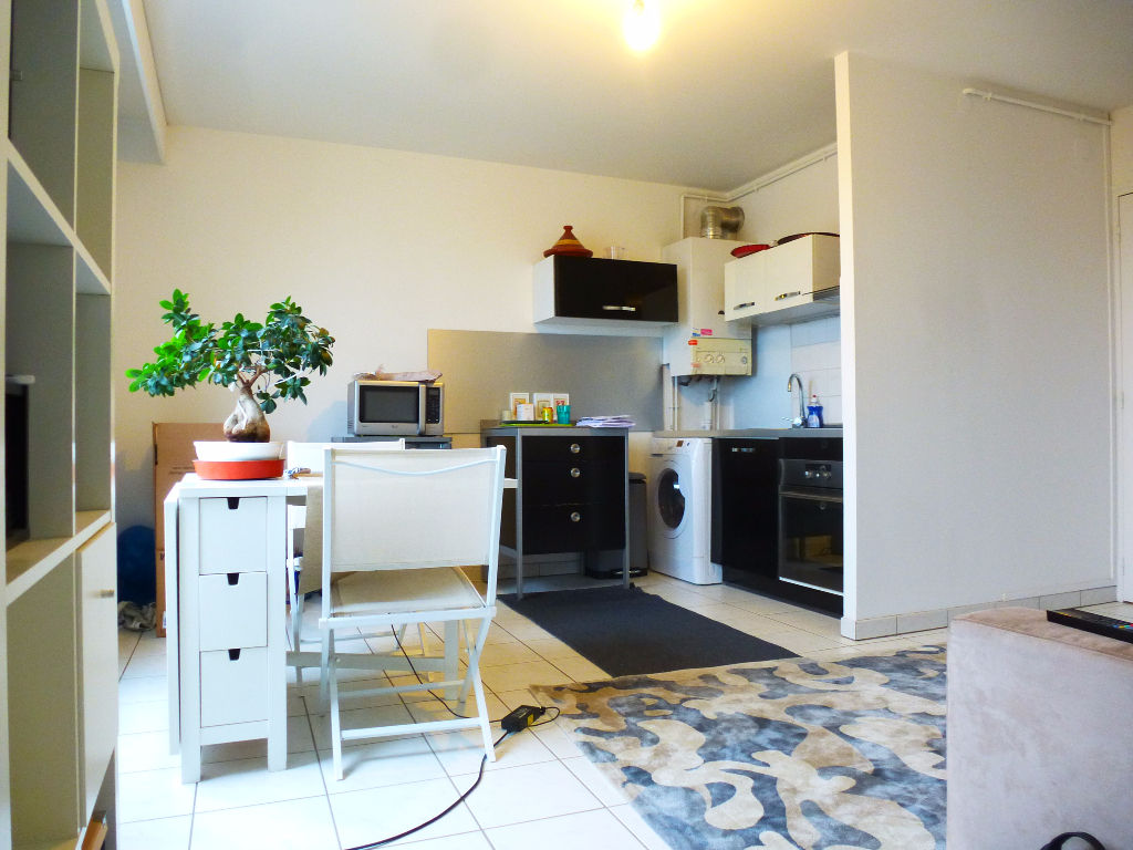 À vendre, appartement 1 pièce d'une surface habitable d'environ 42 m² à CHARLEVILLE MEZIERES (08000).