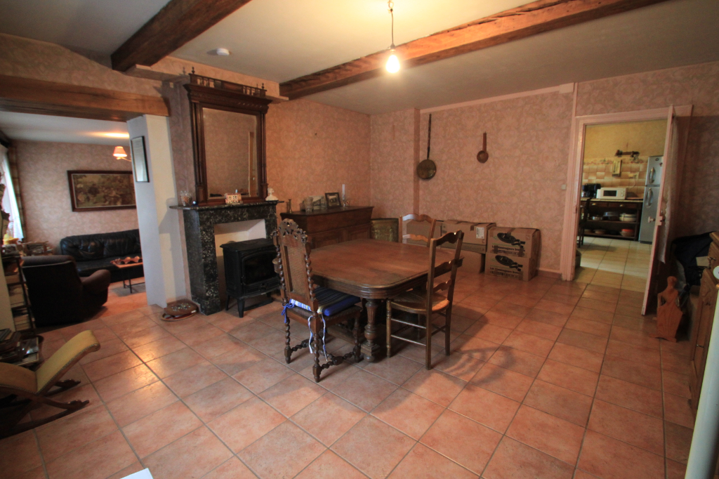 À vendre, maison d'environ 100 m², 4 pièces à NEUFMANIL (08700).