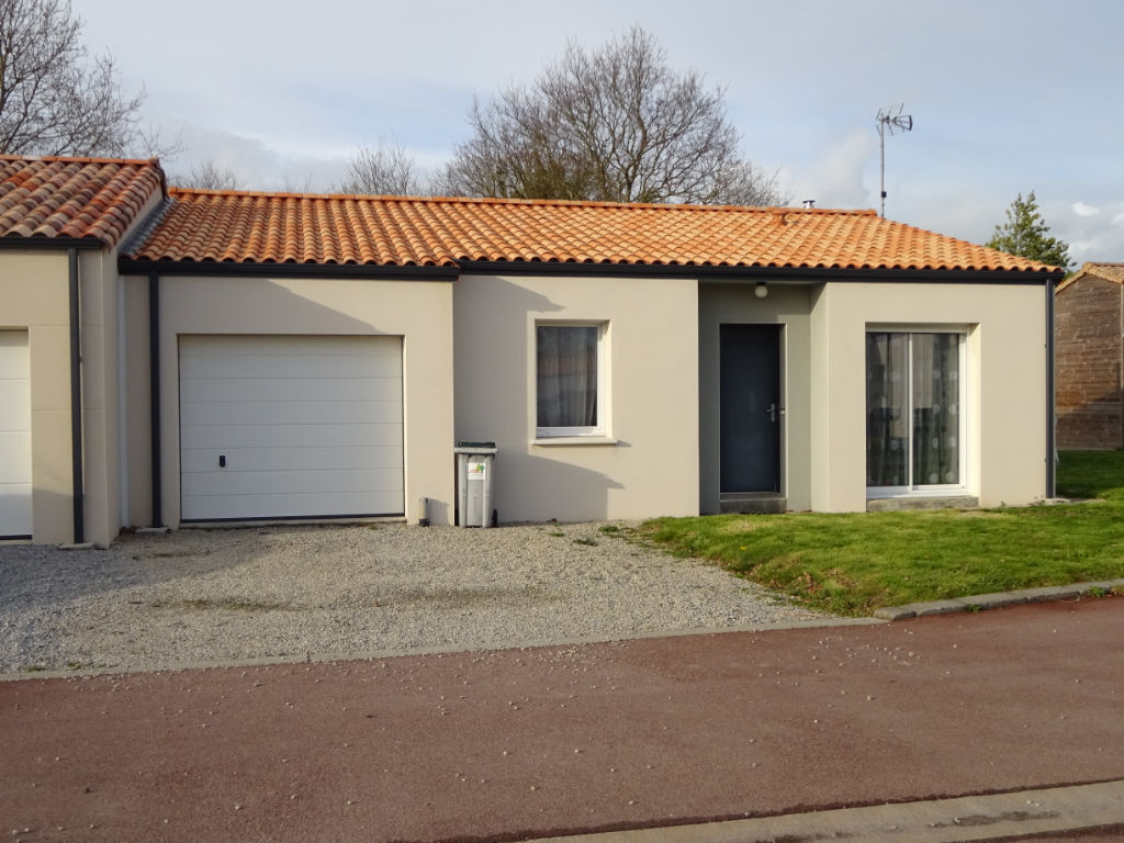 Maison de 4 pièces à louer à AIZENAY (85190).