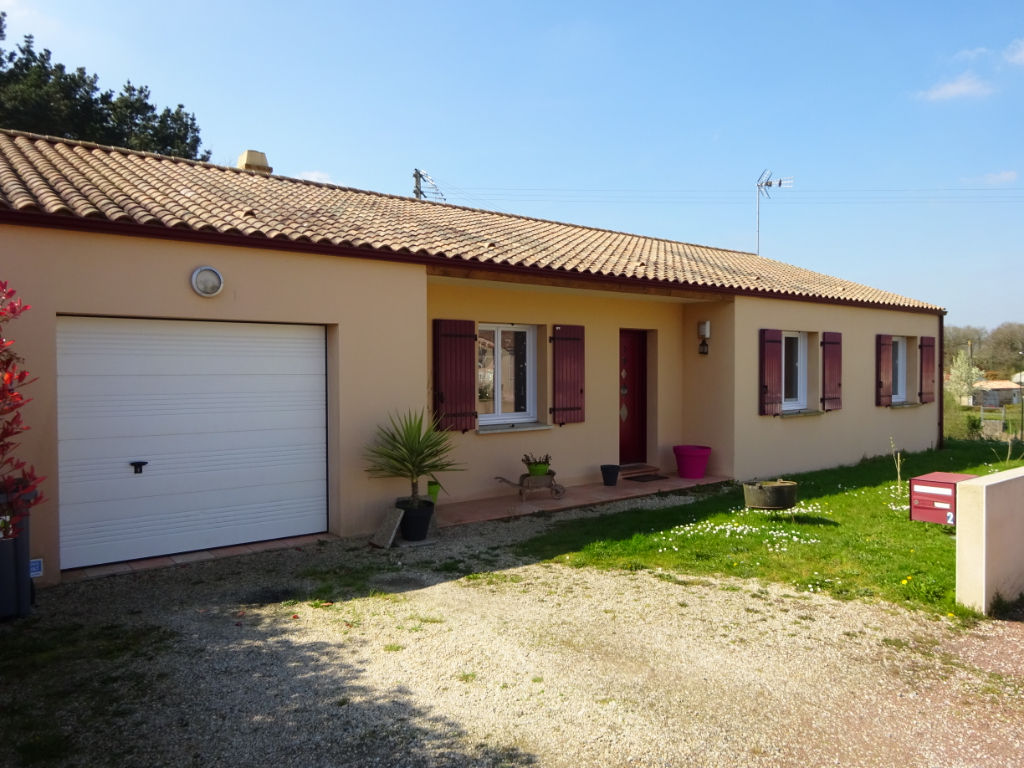 Maison à louer à AIZENAY (85190).