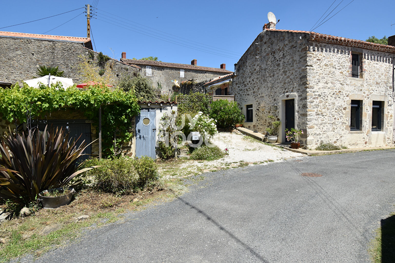 Vente d'une maison 3 pièces à BEAULIEU SOUS LA ROCHE