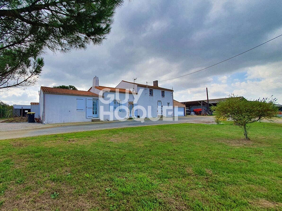 BEAULIEU SOUS LA ROCHE - Longère rénovée à vendre