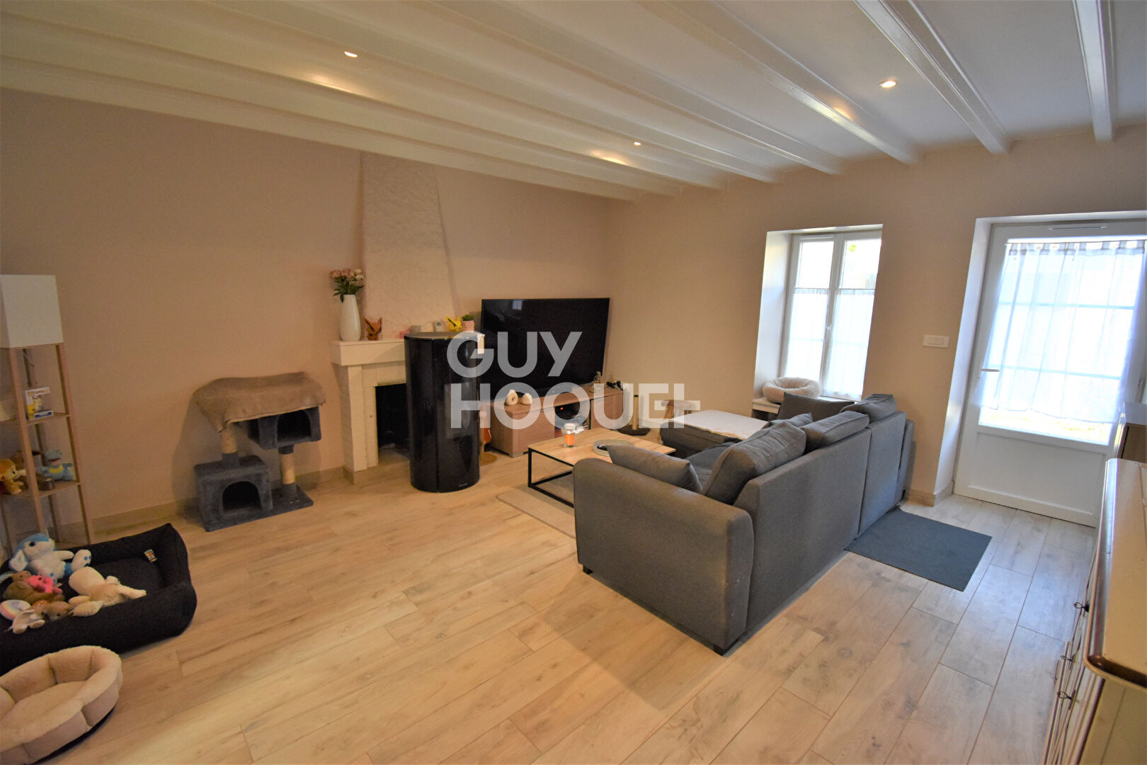 Maison de 64 m² entièrement rénovée en vente à BEAULIEU SOUS LA ROCHE