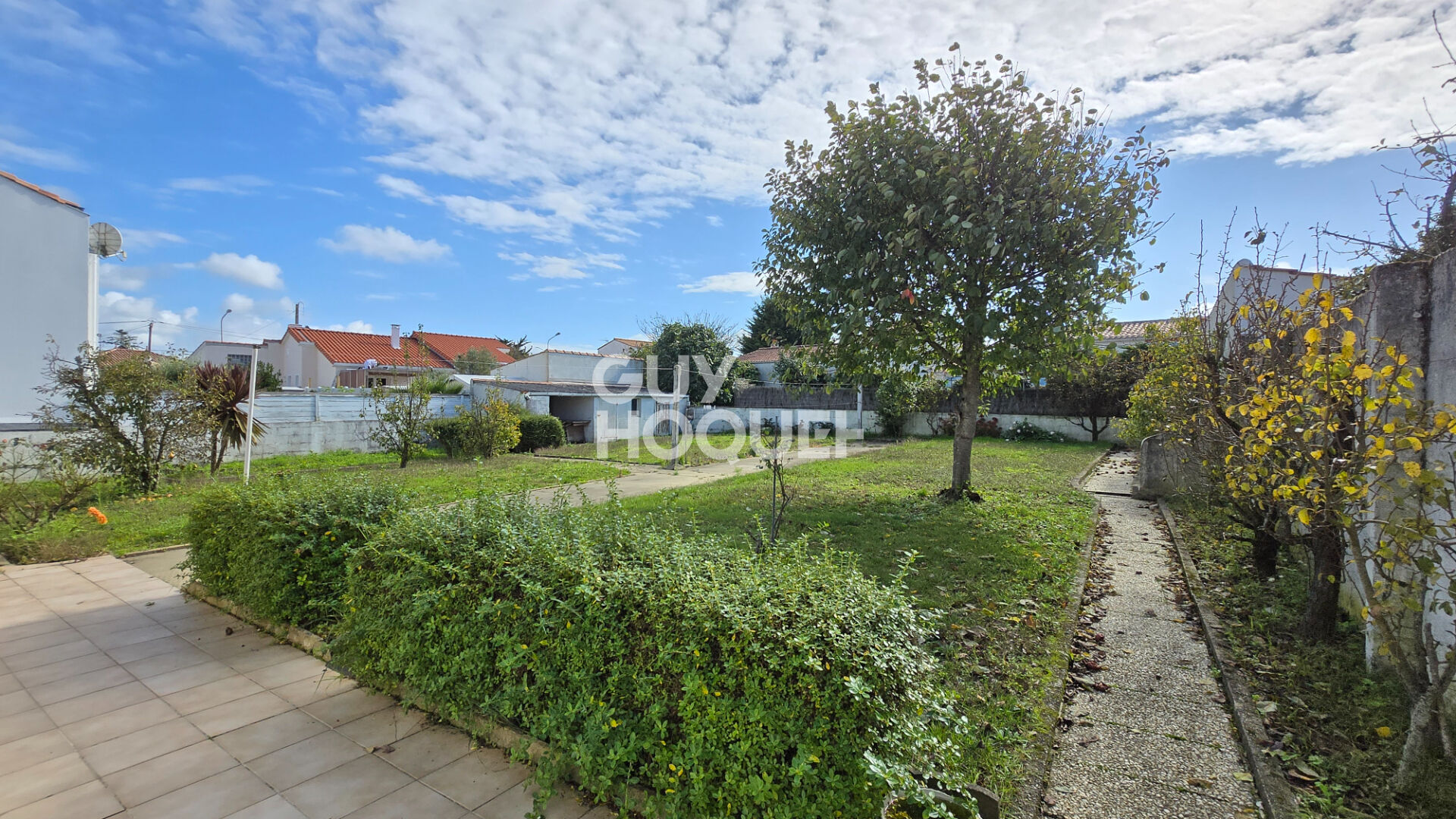 Quartier Croix de Vie  avec  belle parcelle de terrain