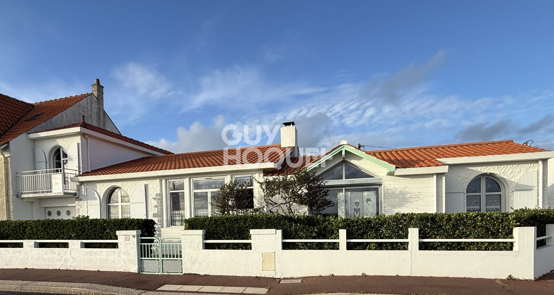 Élégante villa vue mer corniche de Sion