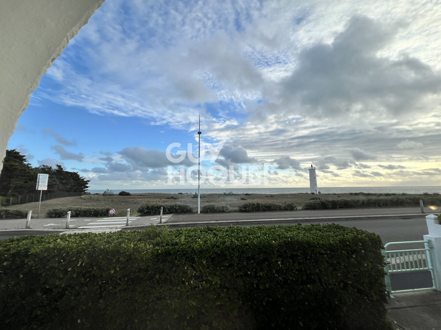 Élégante villa vue mer corniche de Sion