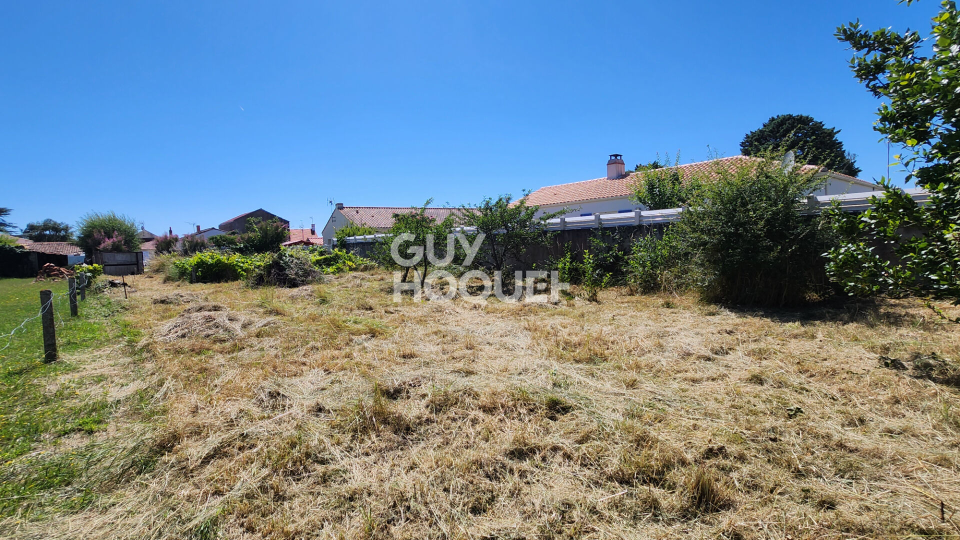 Trois maisons sur une parcelle de 1069m² ! Idéal pour les familles nombreuses