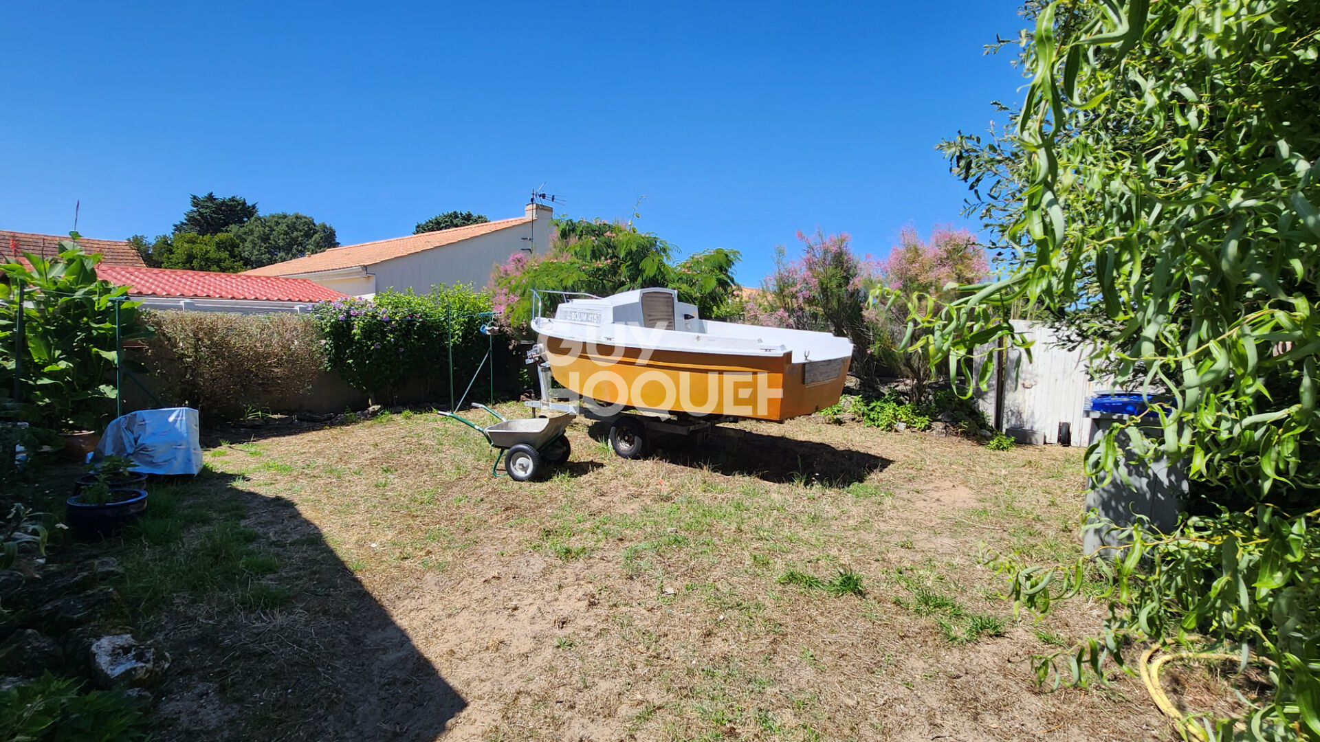 Trois maisons sur une parcelle de 1069m² ! Idéal pour les familles nombreuses