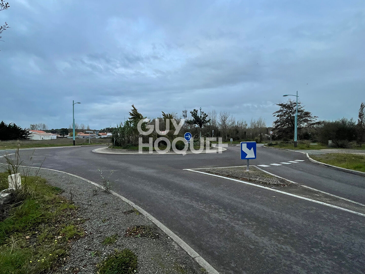 Local commercial neuf, forte visibilité et proche du Bourg