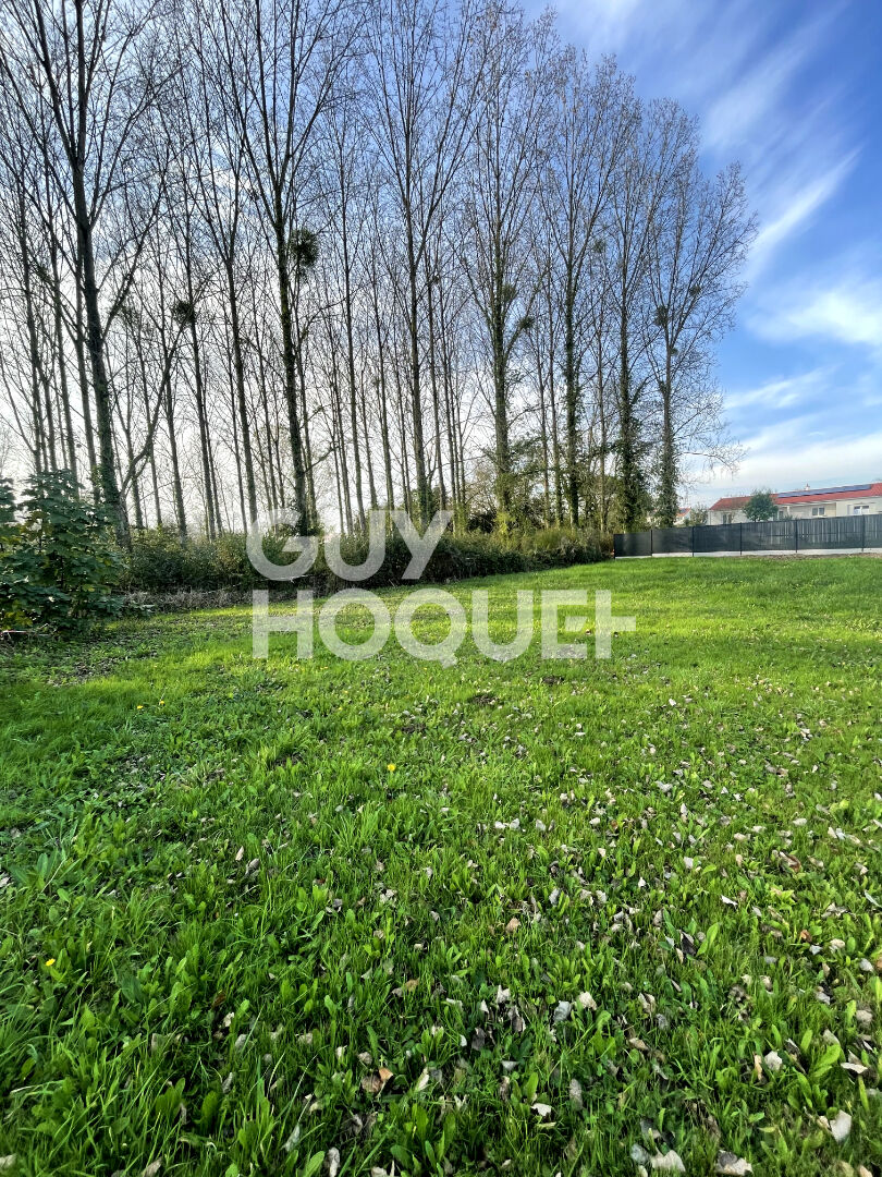 Terrain à Bâtir de 745 m² à Commequiers