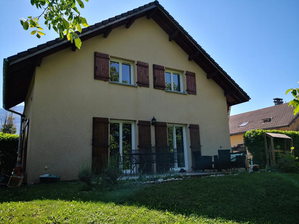 MAISON AVEC JARDIN, GARAGE FERME, 110M² LOI CARREZ