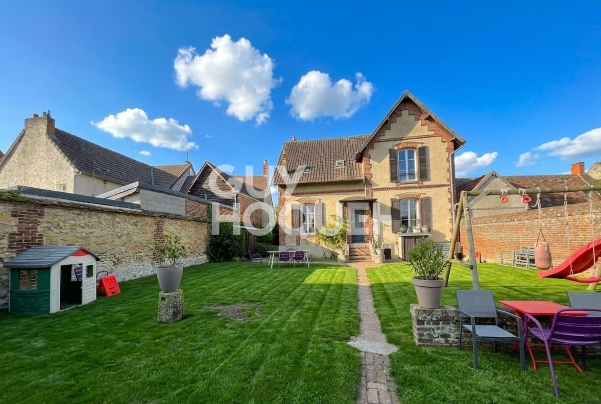 Maison bourgeoise avec seconde habitation- fort potentiel- La Neuville en hez.