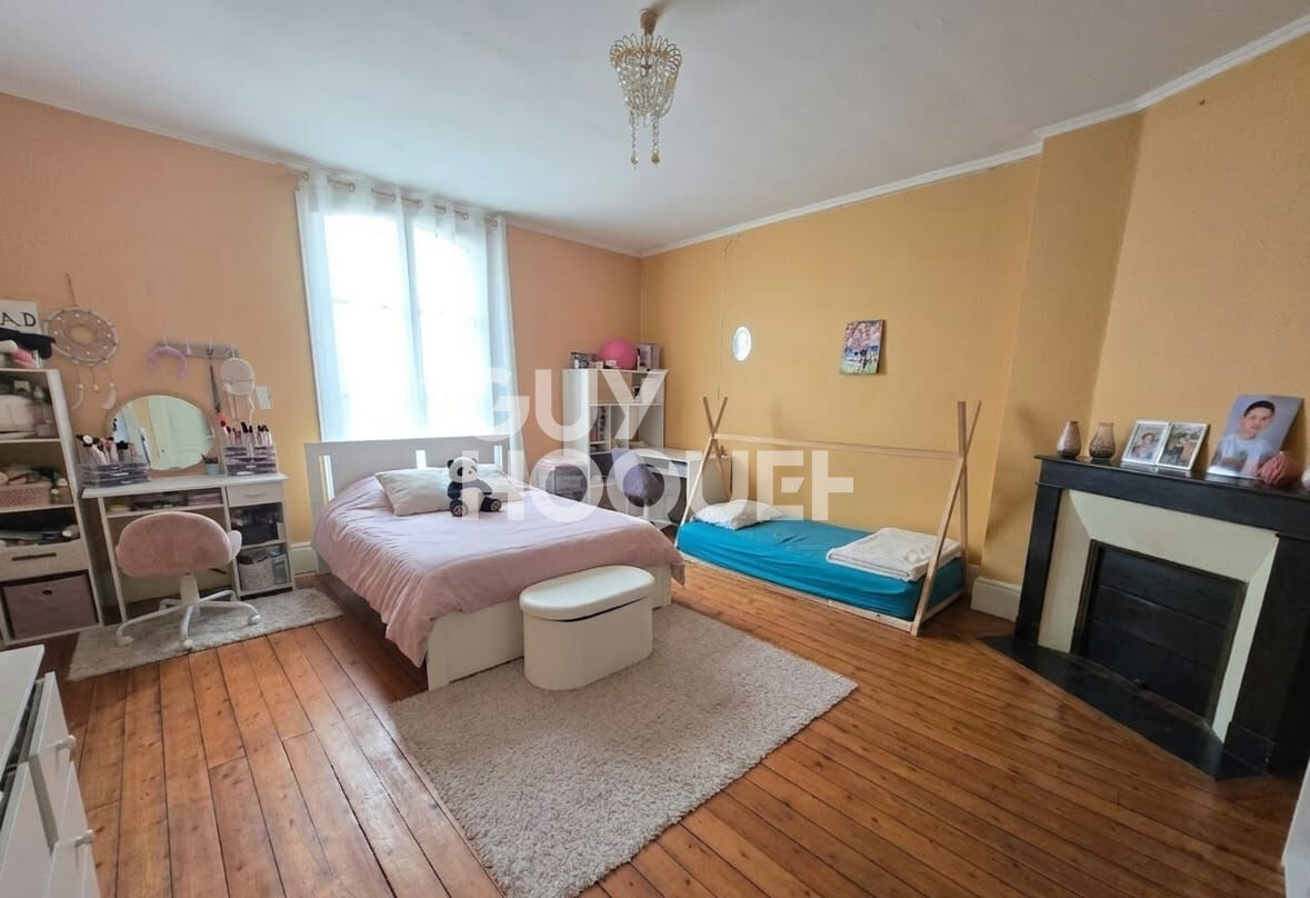 Maison bourgeoise avec seconde habitation- fort potentiel- La Neuville en hez.