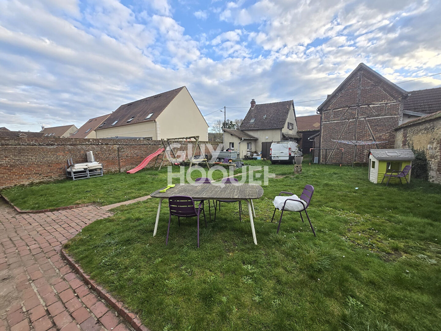 Maison bourgeoise avec seconde habitation- fort potentiel- La Neuville en hez.