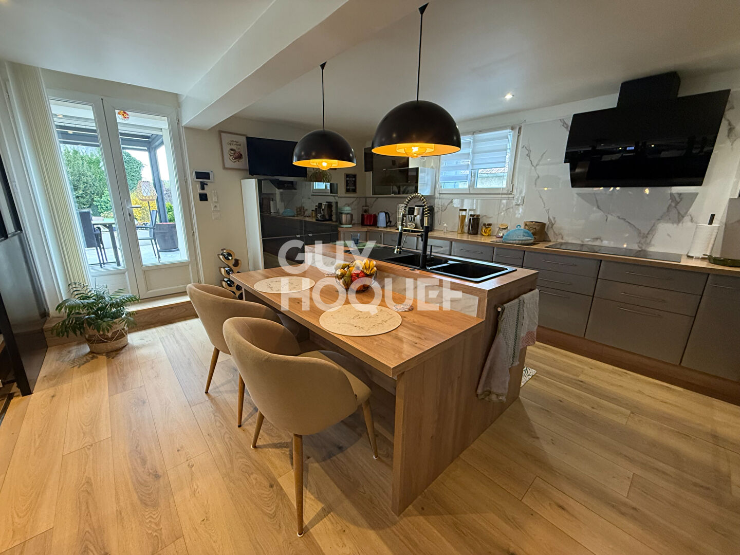 Exceptionnelle Longère de Prestige à Vendre - 6 Pièces, Piscine, Grand Standing