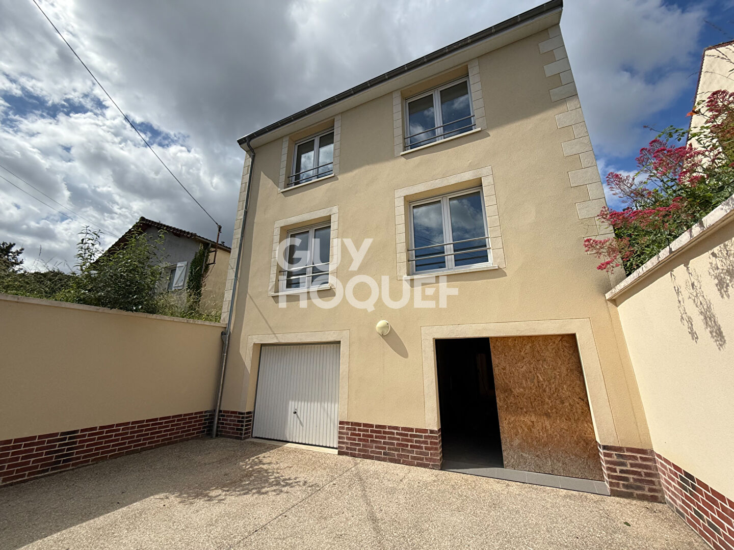 LAIGNEVILLE,  MAISON RÉCENTE DE 157 M² AVEC SOUS-SOL TOTAL