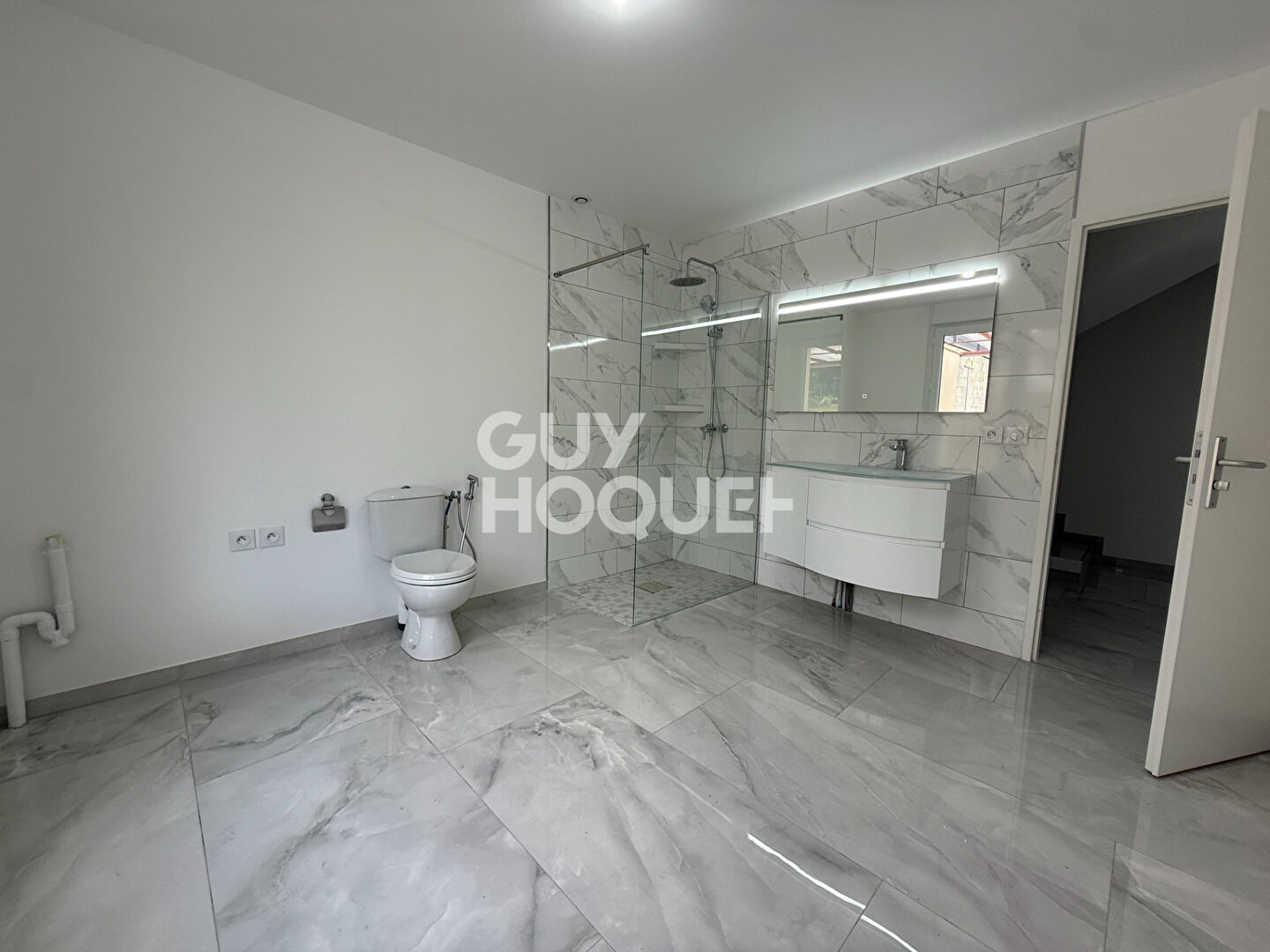 LAIGNEVILLE,  MAISON RÉCENTE DE 157 M² AVEC SOUS-SOL TOTAL
