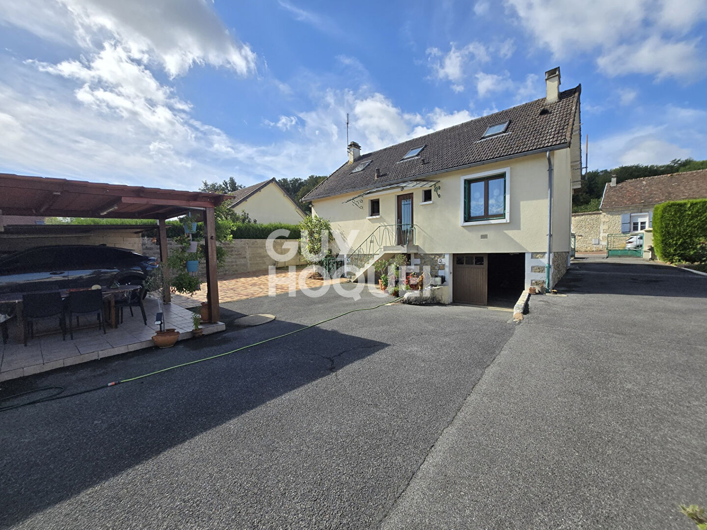 Ensemble immobilier de deux maisons 