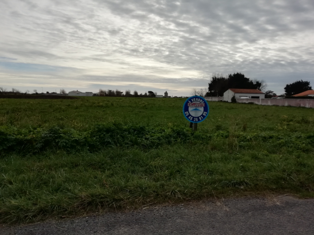 Saint-Denis d'Oléron, terrain constructible de 850m², centre ville