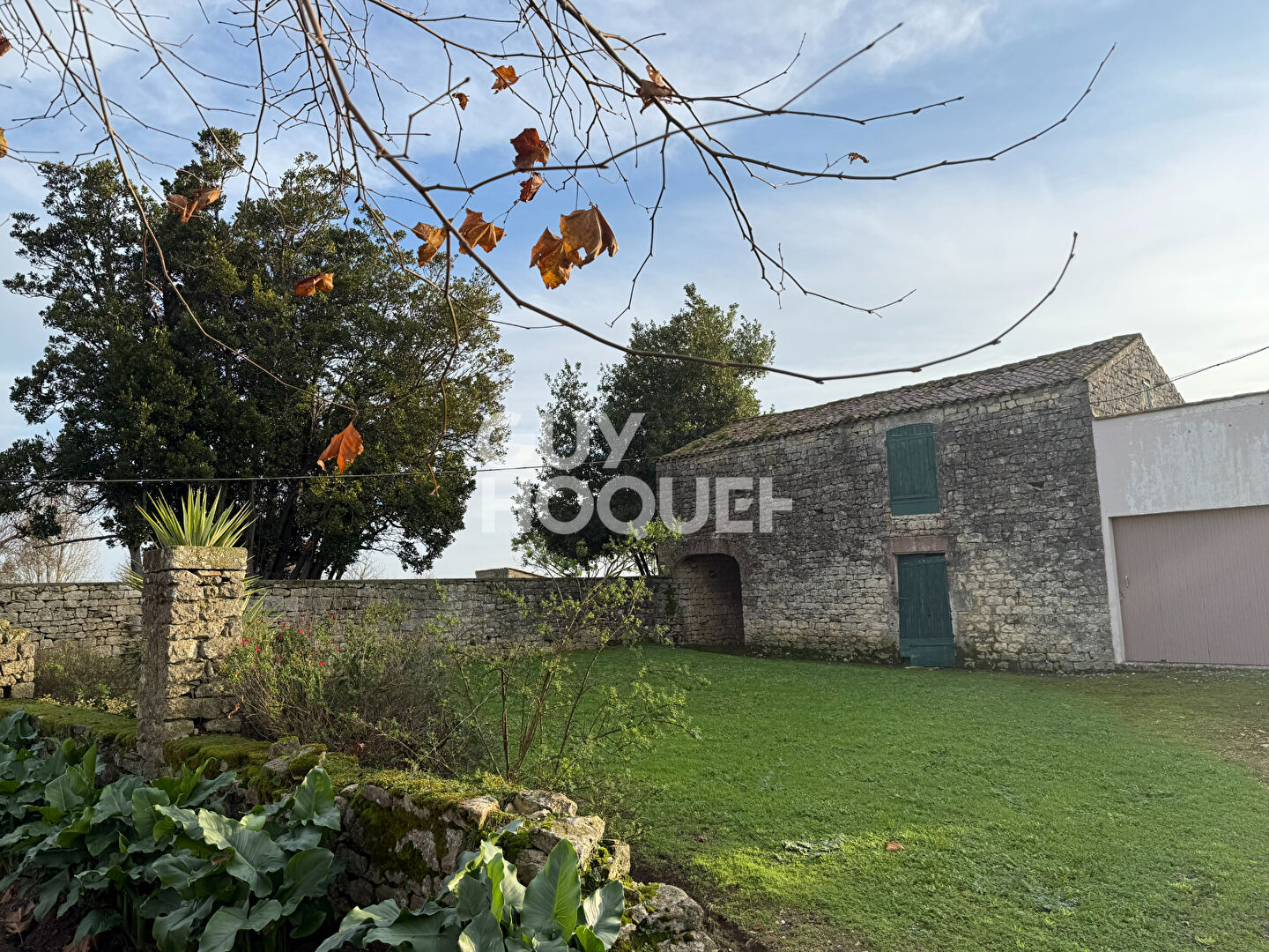 À VENDRE / TERRAIN À BÂTIR AVEC DÉPENDANCES DE CHARME SAINT-PIERRE-D'OLERON