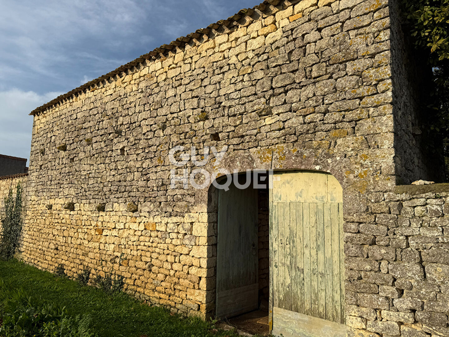 À VENDRE / TERRAIN À BÂTIR AVEC DÉPENDANCES DE CHARME SAINT-PIERRE-D'OLERON