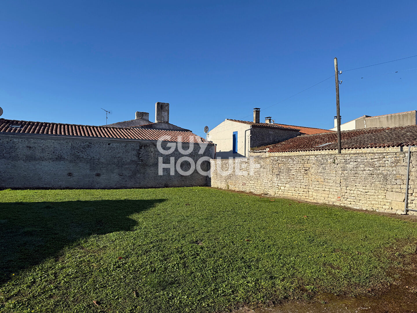 À VENDRE / TERRAIN À BÂTIR AVEC DÉPENDANCES DE CHARME SAINT-PIERRE-D'OLERON