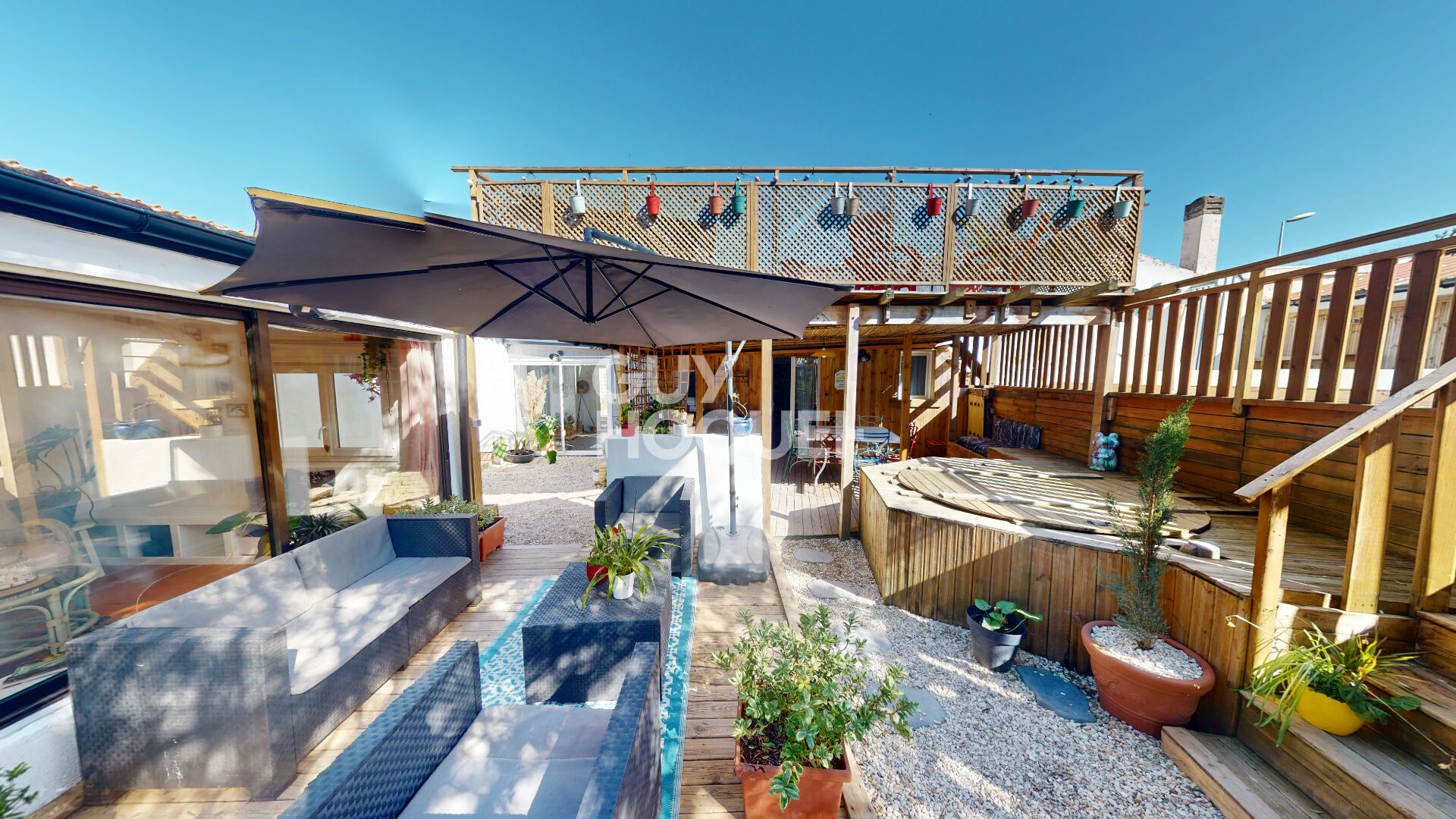 Grande maison familiale + grand chai à rénover - Sauzelle - 1km de la plage