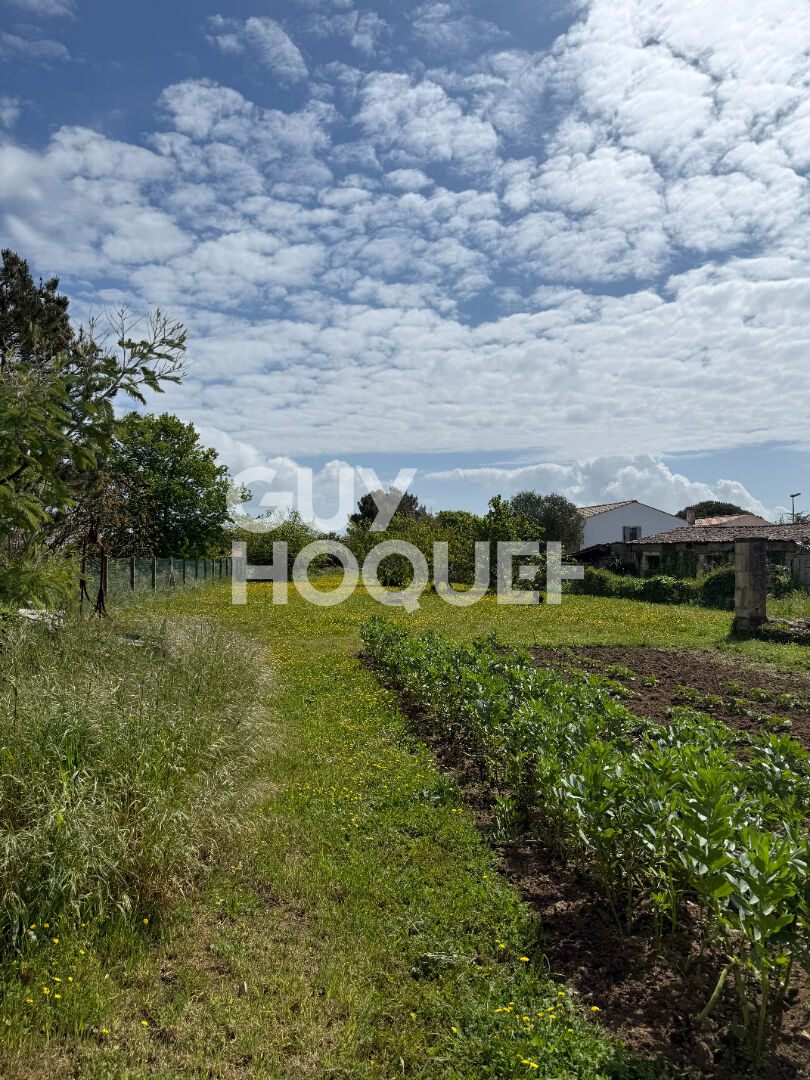 GRANGE  EN PIERRE + Terrain à bâtir  CENTRE  BOURG à Dolus d'Oléron - Référence 3828