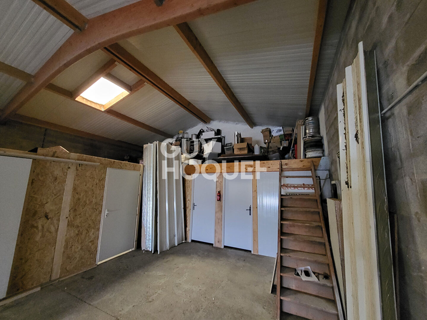 Entrepôt avec la maison à vendre de 168 m²  et 65 m2 à Saint-Denis-d'Oléron
