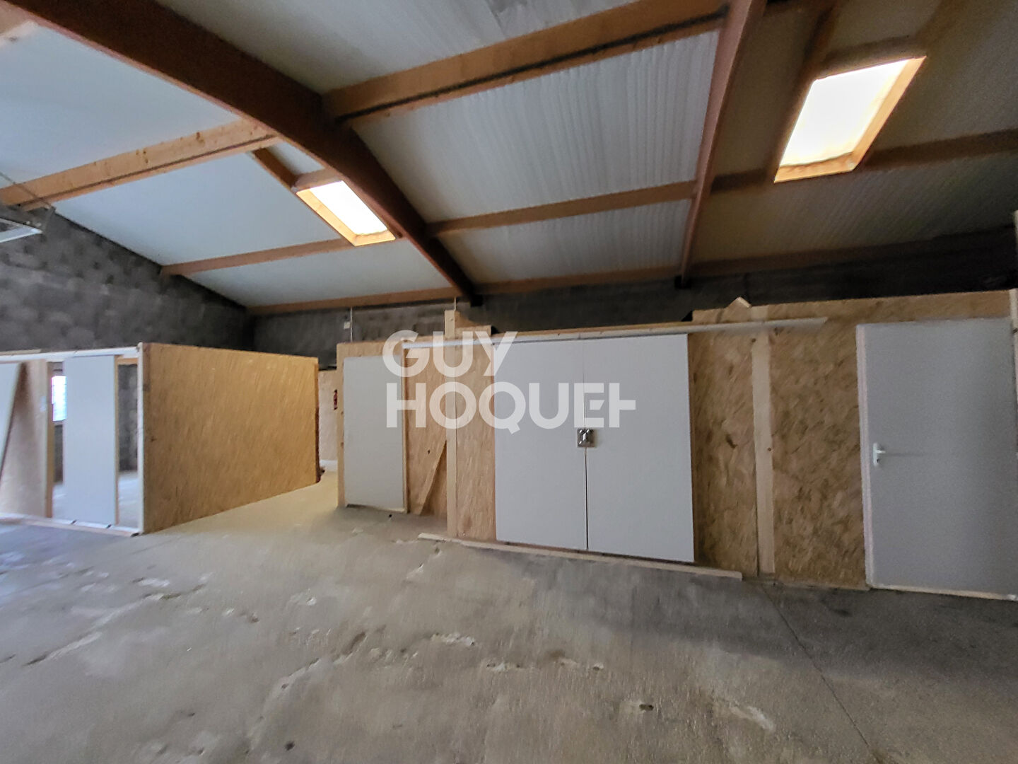 Entrepôt avec la maison à vendre de 168 m²  et 65 m2 à Saint-Denis-d'Oléron