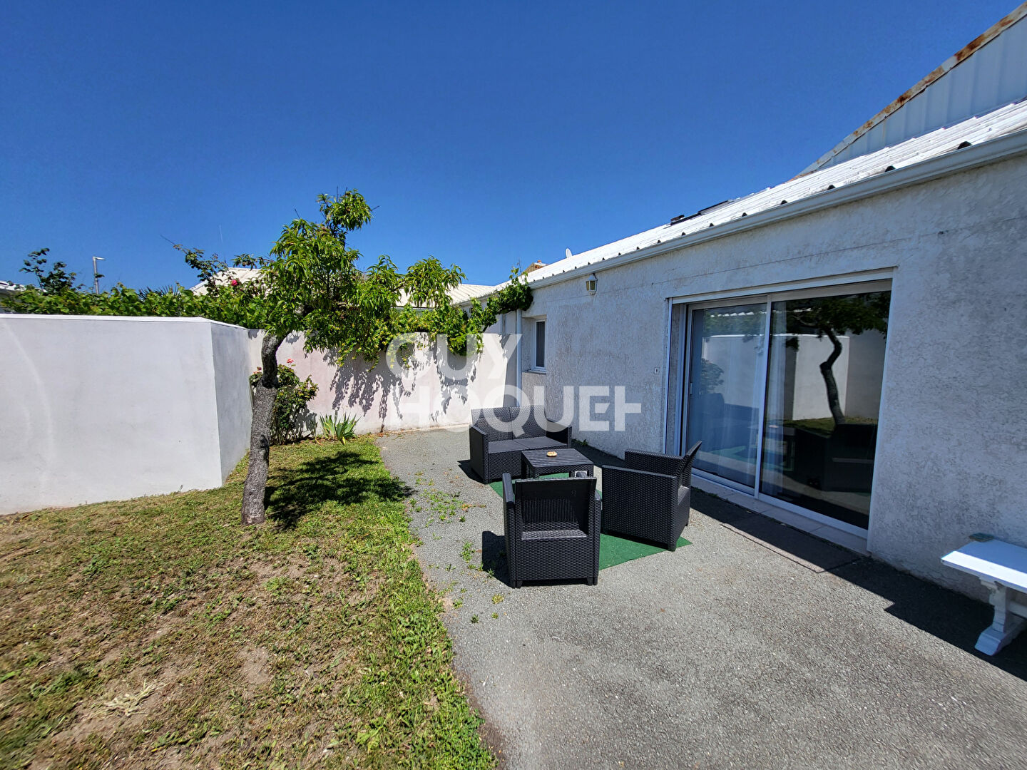 Entrepôt avec la maison à vendre de 168 m²  et 65 m2 à Saint-Denis-d'Oléron