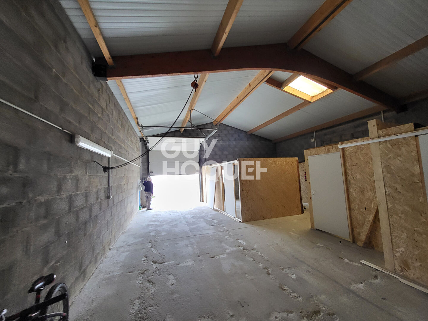 Entrepôt avec la maison à vendre de 168 m²  et 65 m2 à Saint-Denis-d'Oléron