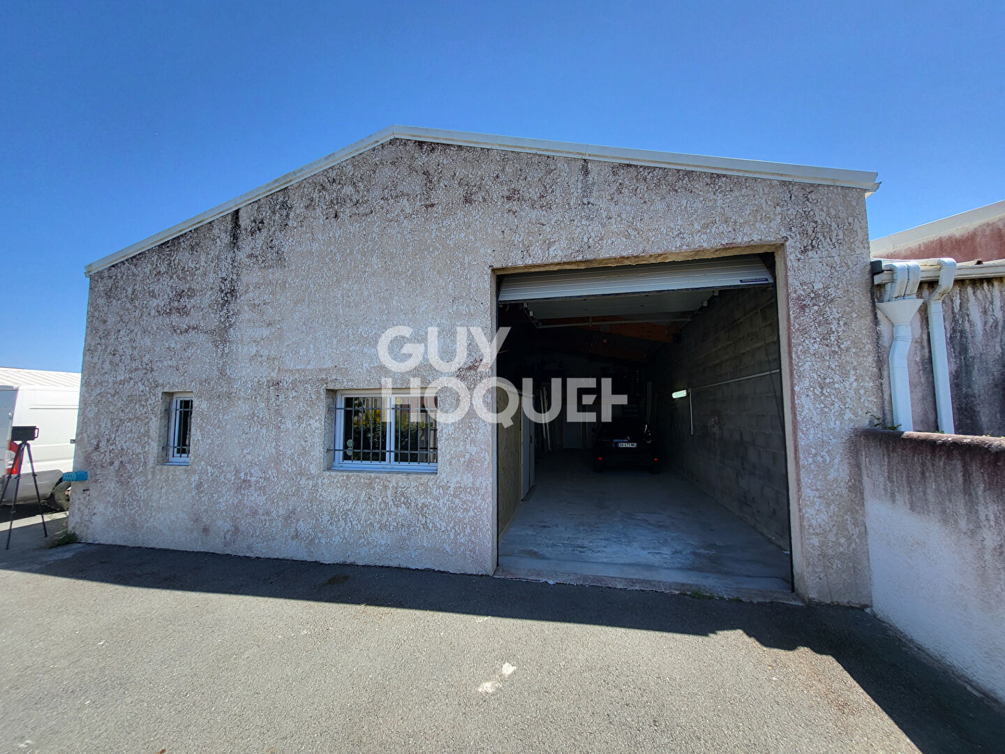 Entrepôt avec la maison à vendre de 168 m²  et 65 m2 à Saint-Denis-d'Oléron