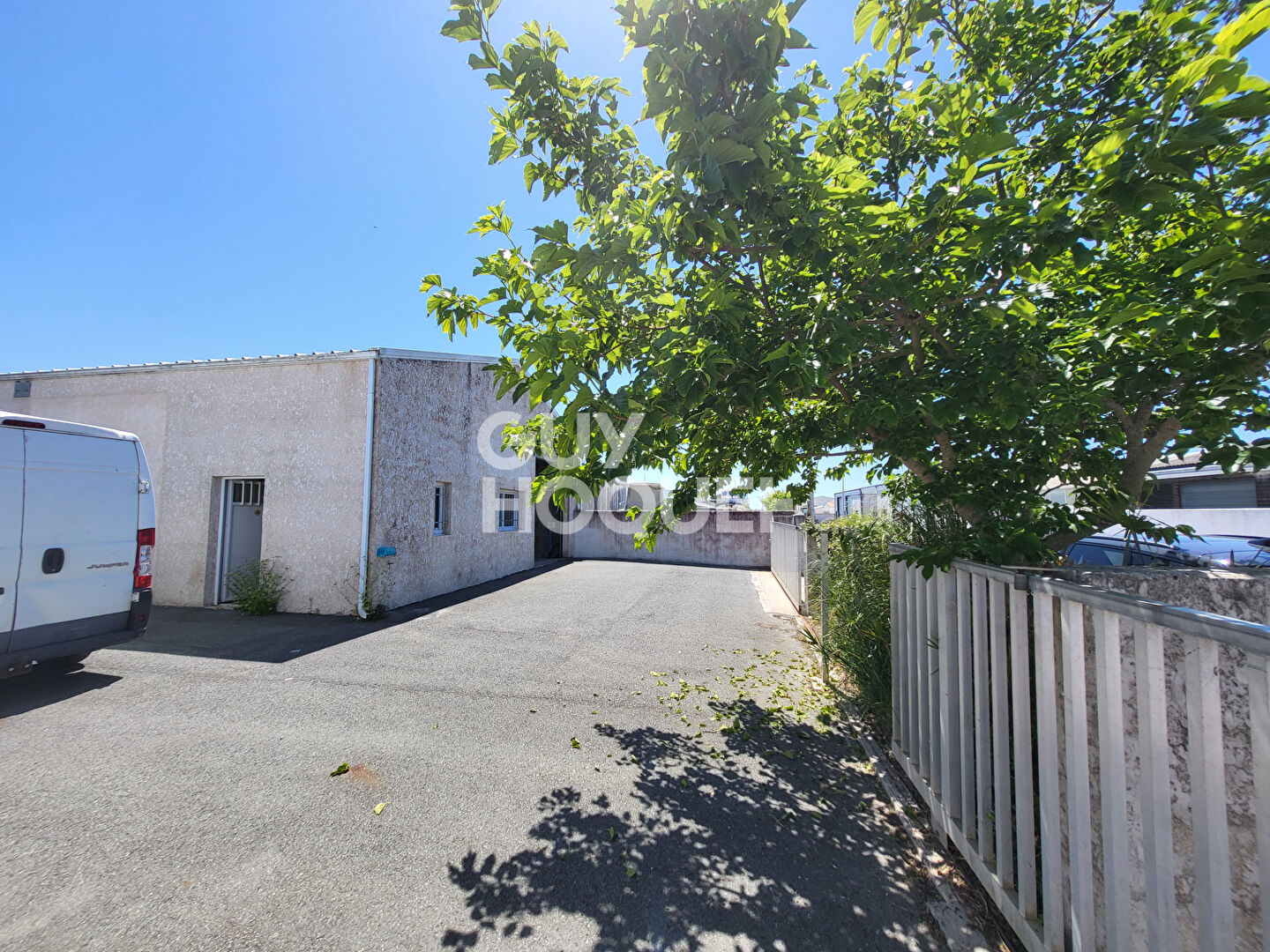 Entrepôt avec la maison à vendre de 168 m²  et 65 m2 à Saint-Denis-d'Oléron