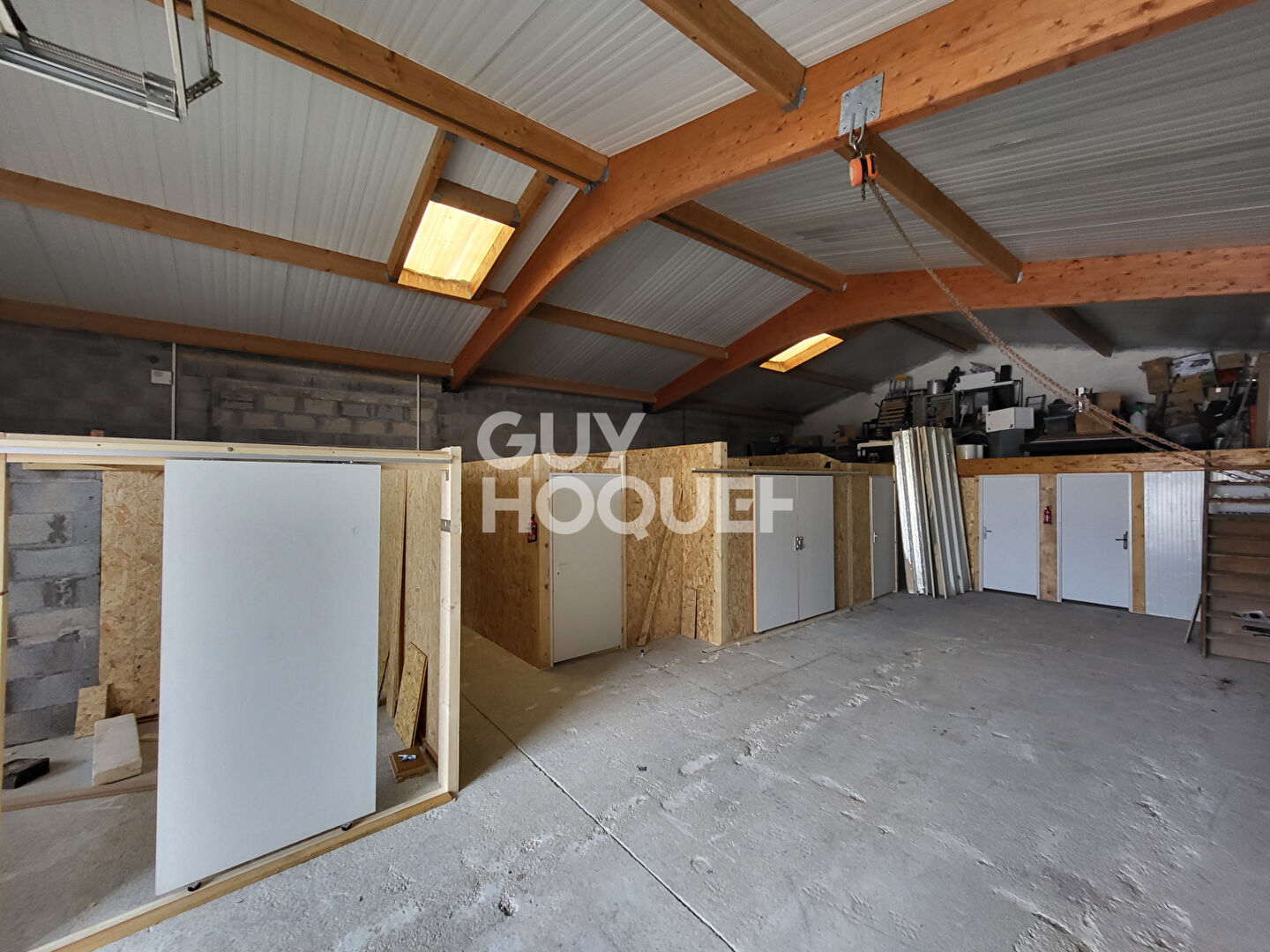 Entrepôt avec la maison à vendre de 168 m²  et 65 m2 à Saint-Denis-d'Oléron