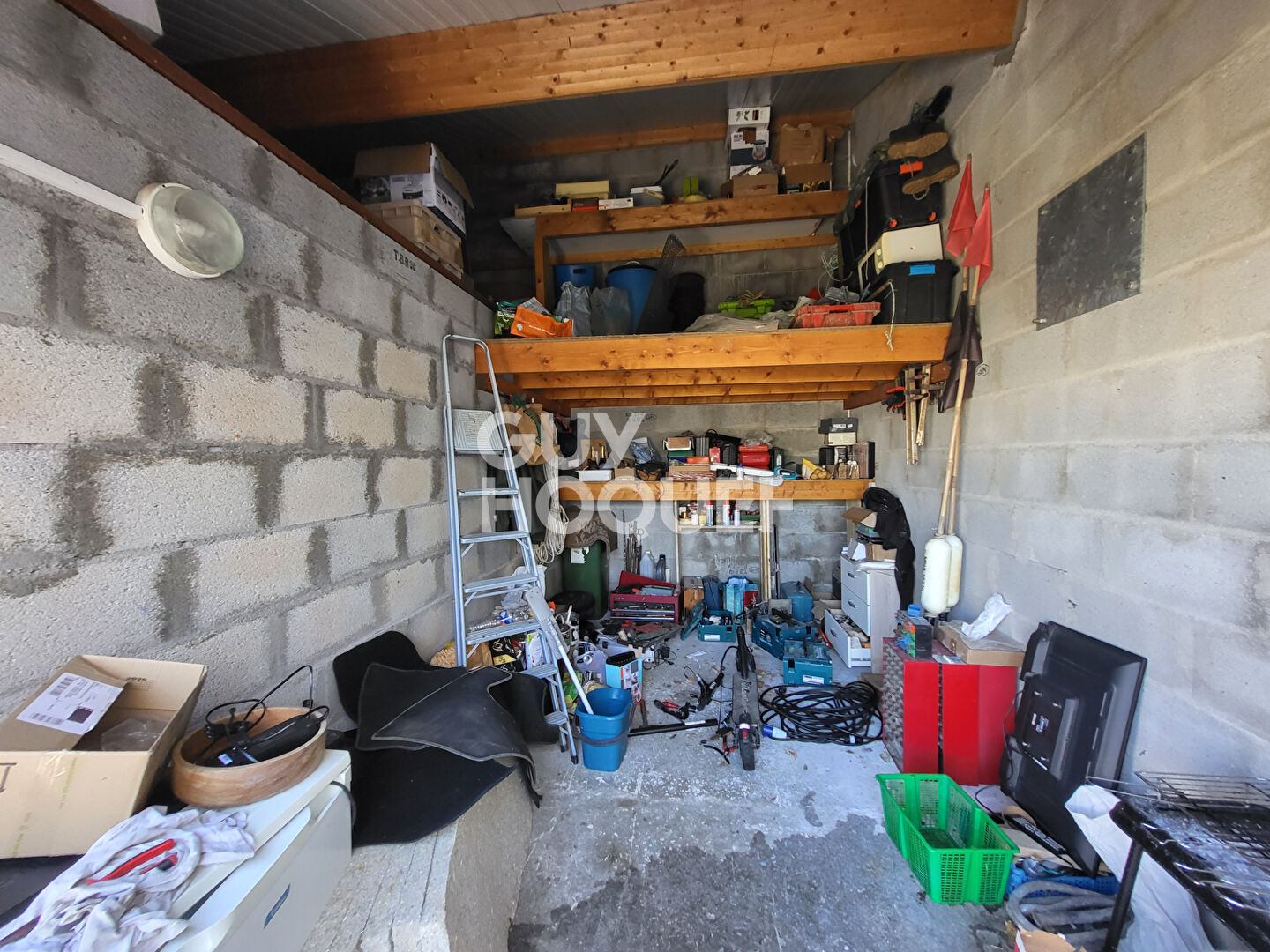 Entrepôt avec la maison à vendre de 168 m²  et 65 m2 à Saint-Denis-d'Oléron