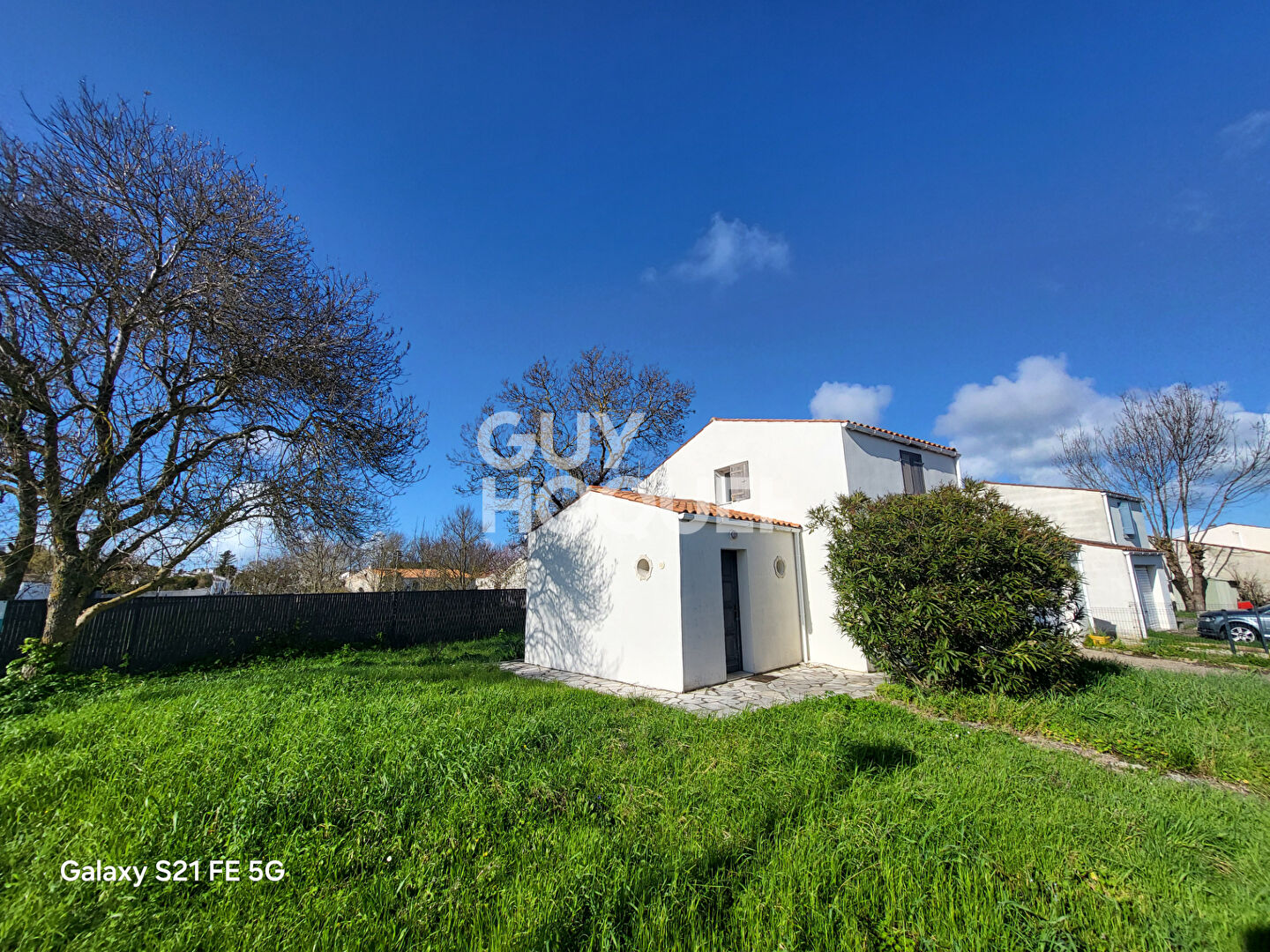 Charmante maison 4 pièces à vendre à Saint-Pierre-d'Oléron avec piscine et tennis