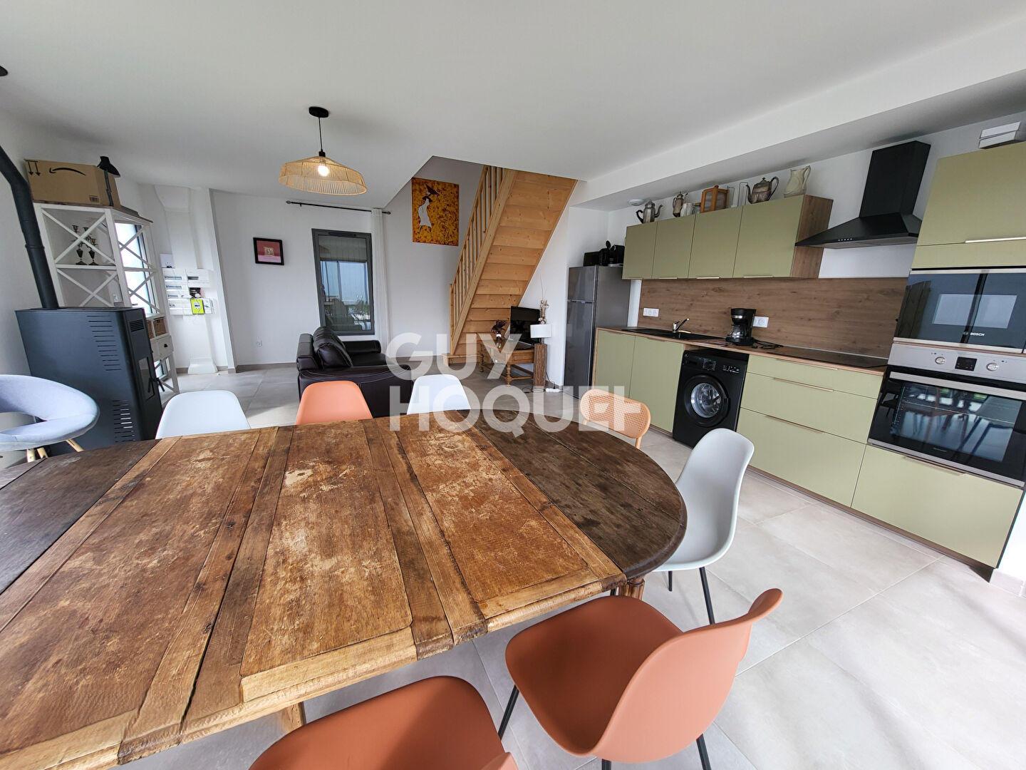 Maison neuve 5 pièces avec piscine à vendre pas loin de centre-ville