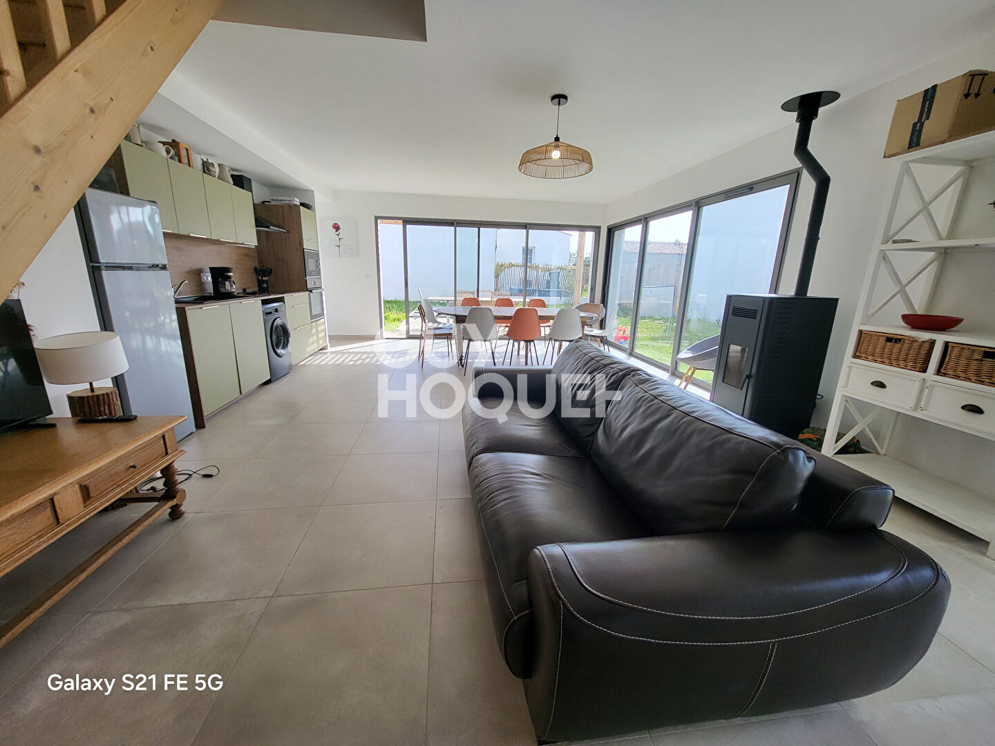 Maison neuve 5 pièces avec piscine à vendre pas loin de centre-ville