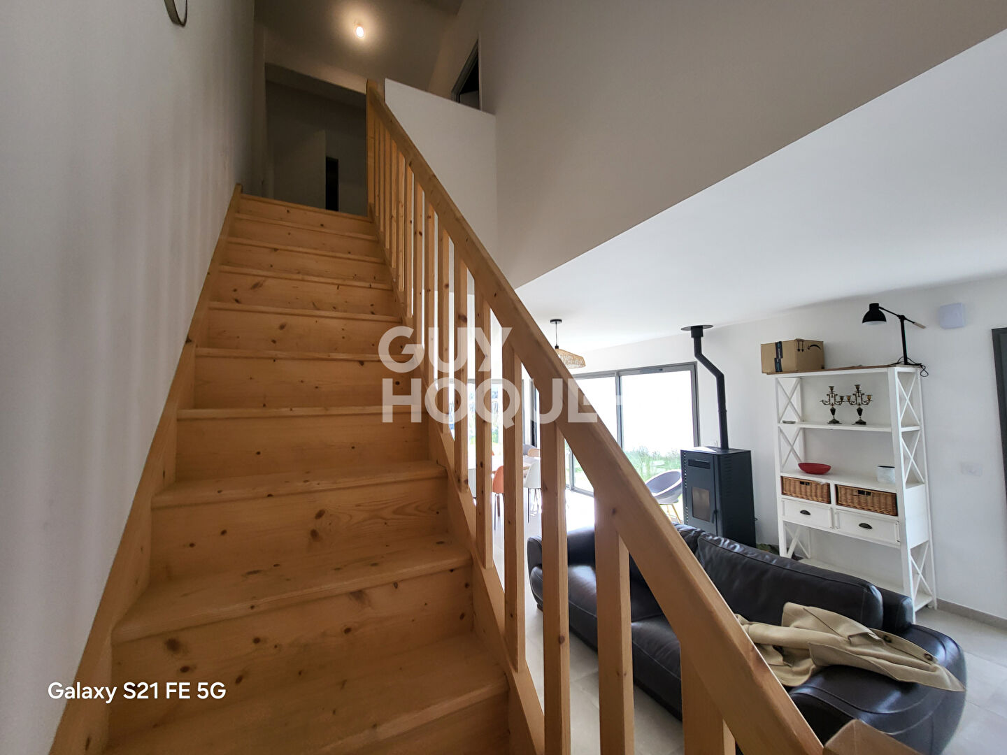 Maison neuve 5 pièces avec piscine à vendre pas loin de centre-ville